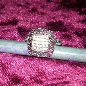10k white gold and diamond cushion ring sie 7